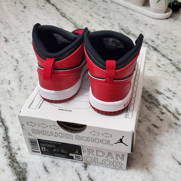 Jordan 1 Bred - Picture 7 of 12